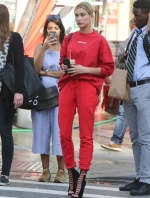 Filename=Startraks_Hailey_Baldwin_in_Soho_1141502800.jpg
Filesize=1259KiB
Dimensions=1155x1732
Date added=Apr 29, 2017 Startraks_Hailey_Baldwin_in_Soho_1141502800.jpg
