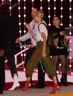 X17_kendall_jenner_Hailey_042117_05.jpg