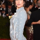 hailey-baldwin-at-met-gala-2015-in-new-york_10.jpg