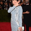 hailey-baldwin-at-met-gala-2015-in-new-york_11.jpg