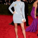 hailey-baldwin-at-met-gala-2015-in-new-york_4.jpg