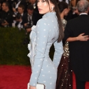 hailey-baldwin-at-met-gala-2015-in-new-york_8.jpg