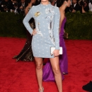 hailey-baldwin-at-met-gala-2015-in-new-york_9.jpg