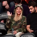 hailey-baldwin-at-nets-game-in-brooklyn-12-14-2016_2.jpg