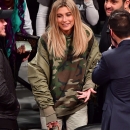 hailey-baldwin-at-nets-game-in-brooklyn-12-14-2016_4.jpg