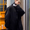 hailey-baldwin-jets-off-to-paris-04.jpg