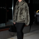 hailey-baldwin-out-and-about-in-new-york-01-15-2017_3.jpg