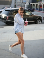 hailey-baldwin-out-in-la-41217-6.jpg