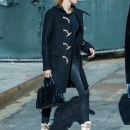 hailey-baldwin-shopping-in-nyc-11617-15.jpg