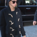 hailey-baldwin-shopping-in-nyc-11617-2.jpg