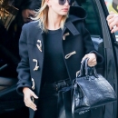 hailey-baldwin-shopping-in-nyc-11617-20.jpg