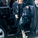 hailey-baldwin-shopping-in-nyc-11617-24.jpg