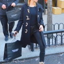 hailey-baldwin-shopping-in-nyc-11617-26.jpg