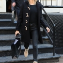 hailey-baldwin-shopping-in-nyc-11617-5.jpg