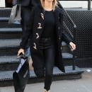 hailey-baldwin-shopping-in-nyc-11617-6.jpg
