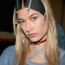 hailey-baldwin-tommy-hilfiger-tommy-land-fashion-show-i_0009.jpg