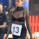hailey-baldwin-tommy-hilfiger-tommy-land-fashion-show-in-venic_0010.jpg