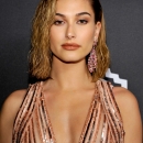 hailey-baldwin-warner-bros-pictures-and-instyle-18th-annual-postgolden-globes-_0004~0.jpg