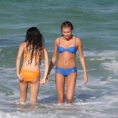 hailey2Bbaldwin2Bmon2Brelax2Bmiami2Bbeach2B9Hqb_ESr6dTx.jpg