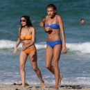 hailey2Bbaldwin2Bmon2Brelax2Bmiami2Bbeach2BNfGwWBkl5-Cx.jpg