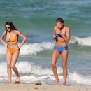 hailey2Bbaldwin2Bmon2Brelax2Bmiami2Bbeach2BQOtMrEnynbjx.jpg