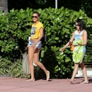 hailey2Bbaldwin2Bmon2Brelax2Bmiami2Bbeach2BVntRRG1IdvUx.jpg
