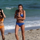 hailey2Bbaldwin2Bmon2Brelax2Bmiami2Bbeach2B_Cynv5U6vxBx_001.jpg