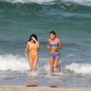 hailey2Bbaldwin2Bmon2Brelax2Bmiami2Bbeach2BilL1YvTUd7-x.jpg