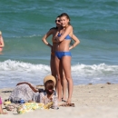 hailey2Bbaldwin2Bmon2Brelax2Bmiami2Bbeach2BxF4l-ZdxU11x.jpg
