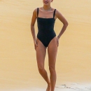 hqcelebcorner_283029~1.jpg