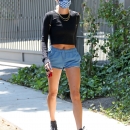 rex_justin_bieber_and_hailey_bieber_out_and_ab_10755413ap.jpg