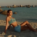 versace-dylan-turquoise-pour-femme-fragrance-campaign_mp40421.jpg