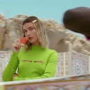 versace-dylan-turquoise-pour-femme-fragrance-campaign_mp40568.jpg