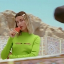 versace-dylan-turquoise-pour-femme-fragrance-campaign_mp40570.jpg