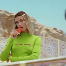 versace-dylan-turquoise-pour-femme-fragrance-campaign_mp40572.jpg