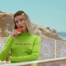 versace-dylan-turquoise-pour-femme-fragrance-campaign_mp40574.jpg
