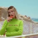 versace-dylan-turquoise-pour-femme-fragrance-campaign_mp40575.jpg