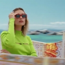 versace-dylan-turquoise-pour-femme-fragrance-campaign_mp40598.jpg