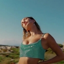versace-dylan-turquoise-pour-femme-fragrance-campaign_mp41077.jpg