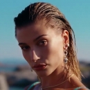 versace-dylan-turquoise-pour-femme-fragrance-campaign_mp41127.jpg