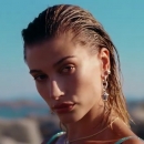 versace-dylan-turquoise-pour-femme-fragrance-campaign_mp41129.jpg