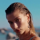 versace-dylan-turquoise-pour-femme-fragrance-campaign_mp41136.jpg