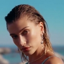 versace-dylan-turquoise-pour-femme-fragrance-campaign_mp41142.jpg