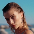 versace-dylan-turquoise-pour-femme-fragrance-campaign_mp41143.jpg
