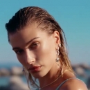 versace-dylan-turquoise-pour-femme-fragrance-campaign_mp41144.jpg