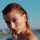 versace-dylan-turquoise-pour-femme-fragrance-campaign_mp41146.jpg