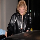 x17_hailey_baldwain_leave_011917_03.jpg