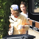 x17_justin_bieber_hailey_rv_021421_01.jpg
