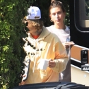 x17_justin_bieber_hailey_rv_021421_03.jpg