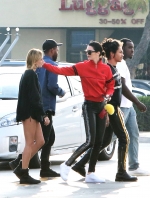 x17_kendall_jenner_ocean_031917_15.jpg